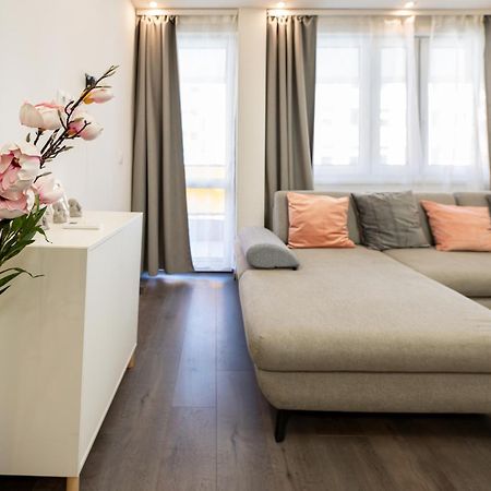 Rumbach 2022 Modern Apartment Boedapest Buitenkant foto